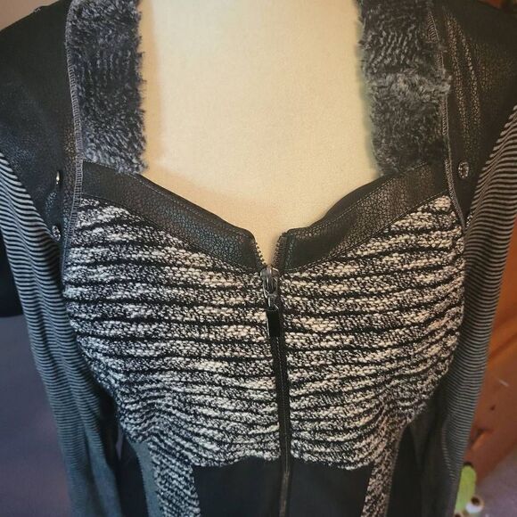 Faux Leather and Fur Zipper Top by Talk of the Walk Women's Size Medium - Picture 5 of 8